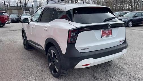 2025 Nissan Kicks SR