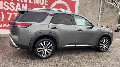 2025 Nissan Pathfinder Platinum 4WD