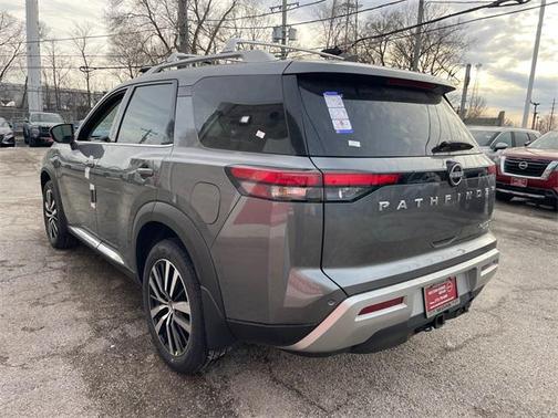 2025 Nissan Pathfinder Platinum 4WD