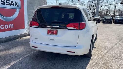 2022 Chrysler Voyager LX