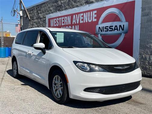 2022 Chrysler Voyager LX