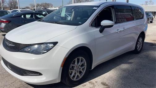 2022 Chrysler Voyager LX