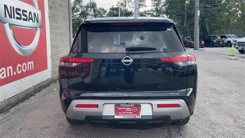 2022 Nissan Pathfinder SL 4WD