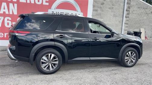 2022 Nissan Pathfinder SL 4WD