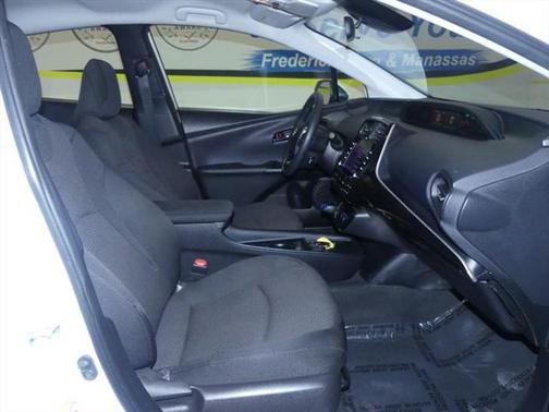 2022 Toyota Prius LE