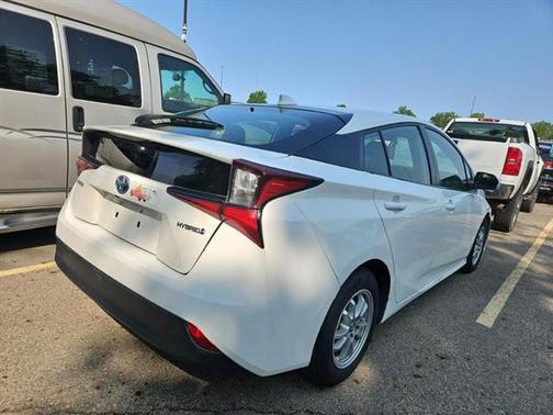 2022 Toyota Prius LE