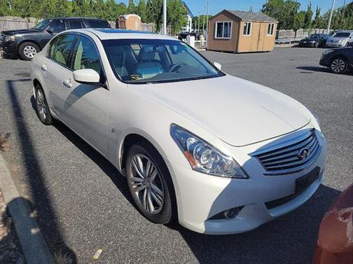 2015 INFINITI Q40 Base