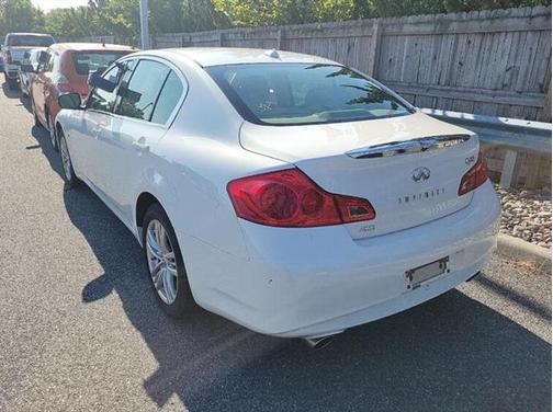 2015 INFINITI Q40 Base