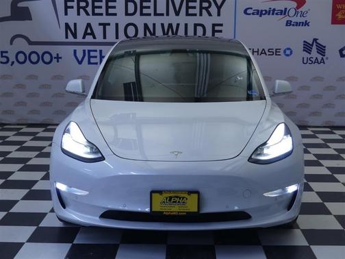 Pearl White Multi-Coat 2019 Tesla Model 3 Performance