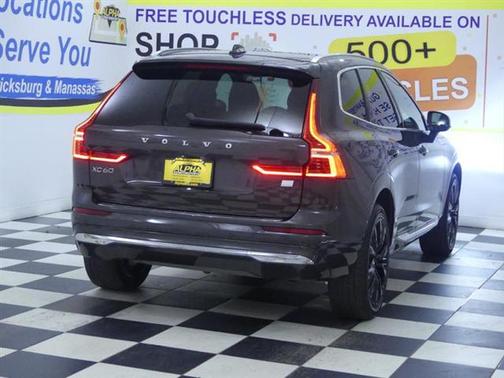 2022 Volvo XC60 Recharge Plug-In Hybrid T8 Inscription Expression