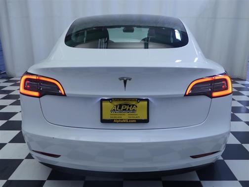 Pearl White Multi-Coat 2023 Tesla Model 3 Standard Range