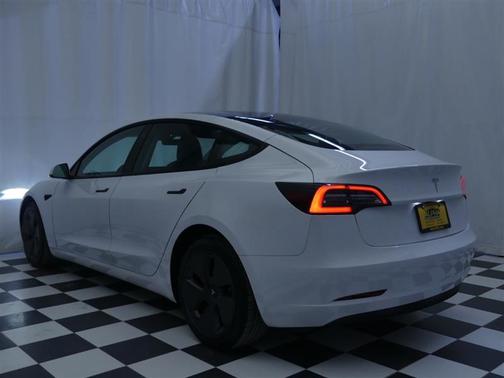 Pearl White Multi-Coat 2023 Tesla Model 3 Standard Range