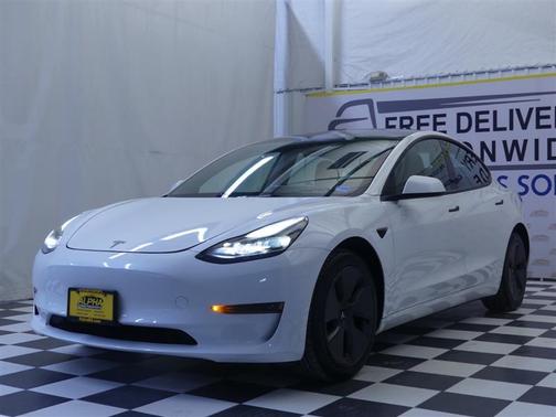 Pearl White Multi-Coat 2023 Tesla Model 3 Standard Range