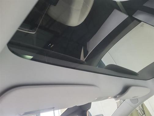 Pearl White Multi-Coat 2022 Tesla Model Y Long Range Dual Motor All-Wheel Drive