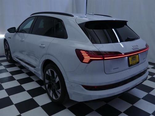 2021 Audi e-tron Premium