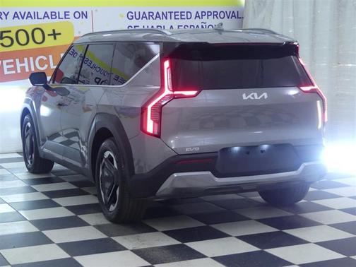 Pebble Gray 2024 Kia EV9 Wind