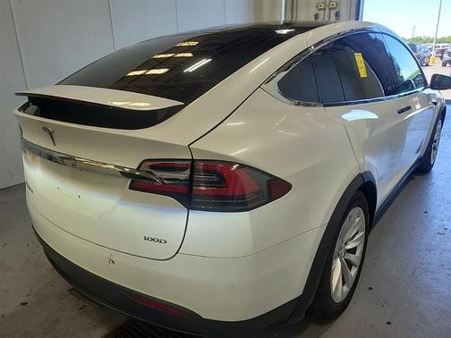 Pearl White Multi-Coat 2017 Tesla Model X 100D
