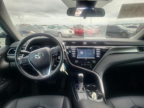 Midnight Black Metallic 2020 Toyota Camry SE