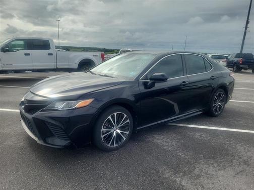 Midnight Black Metallic 2020 Toyota Camry SE