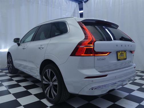 2022 Volvo XC60 B6 Inscription