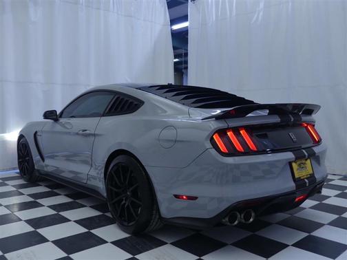 2017 Ford Shelby GT350R Base