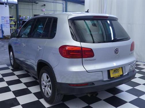 2012 Volkswagen Tiguan LE