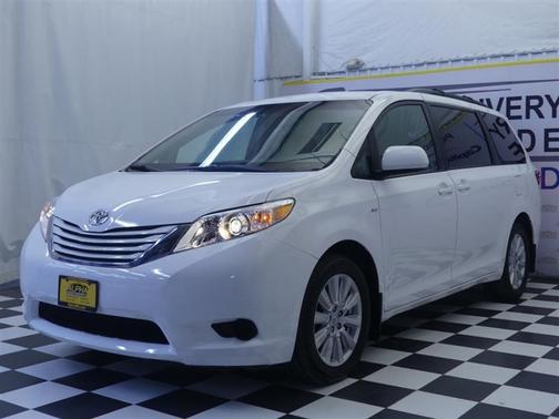 2017 Toyota Sienna LE