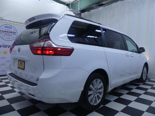 2017 Toyota Sienna LE