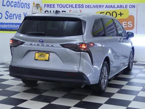 2025 Toyota Sienna LE