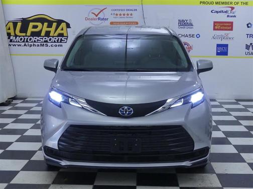 2025 Toyota Sienna LE