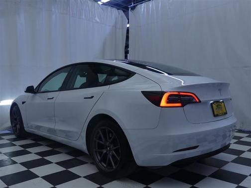 Pearl White Multi-Coat 2023 Tesla Model 3 Standard Range