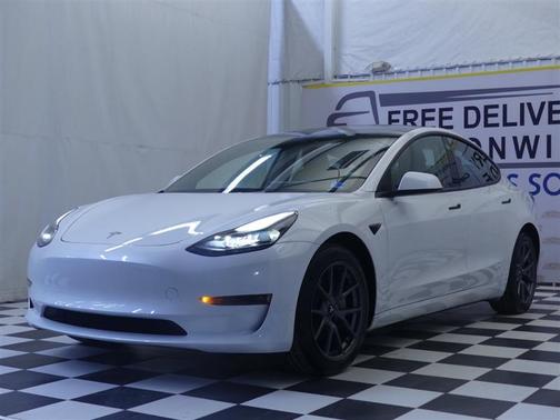 Pearl White Multi-Coat 2023 Tesla Model 3 Standard Range