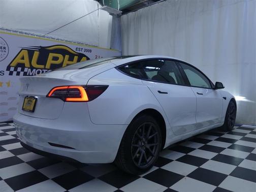 Pearl White Multi-Coat 2023 Tesla Model 3 Standard Range