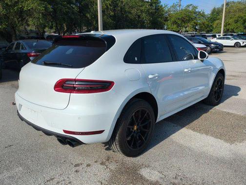2017 Porsche Macan Turbo