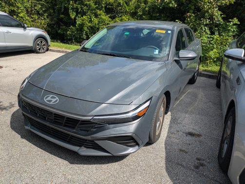 2024 Hyundai ELANTRA SE