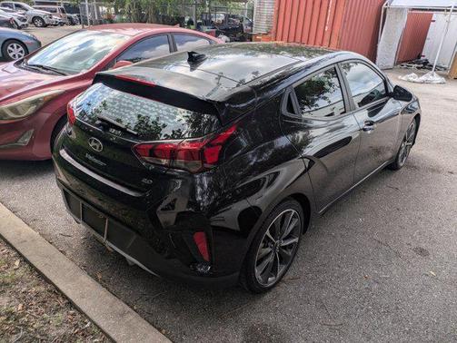2020 Hyundai Veloster 2