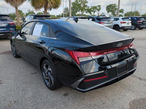 2025 Hyundai ELANTRA Limited