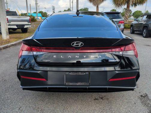 2025 Hyundai ELANTRA Limited