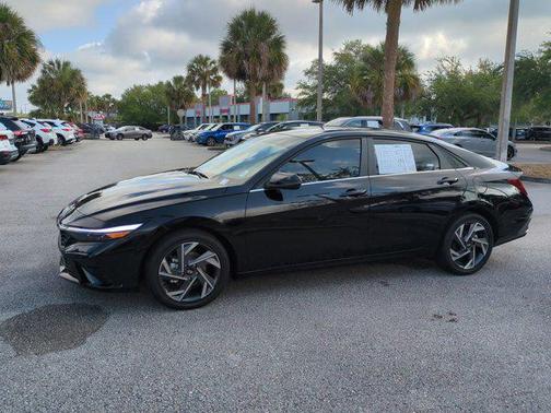 2025 Hyundai ELANTRA Limited