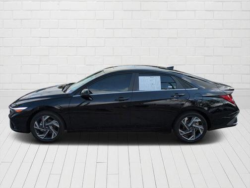 2025 Hyundai ELANTRA Limited