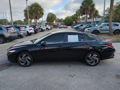 2025 Hyundai ELANTRA Limited