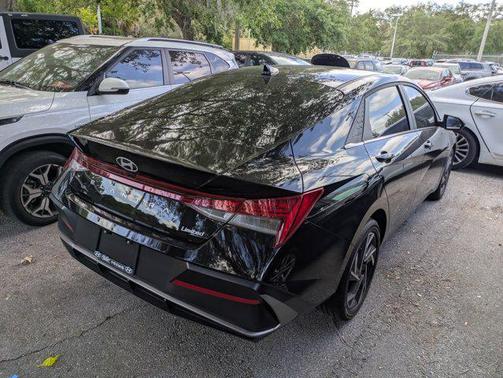 2025 Hyundai ELANTRA Limited