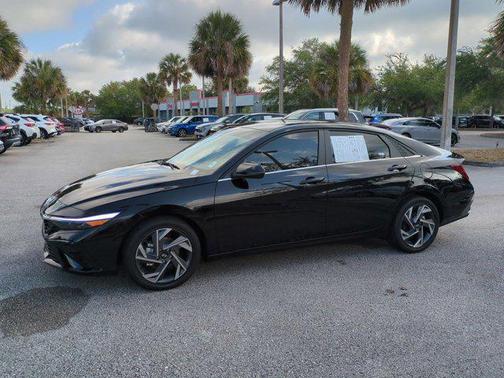 2025 Hyundai ELANTRA Limited