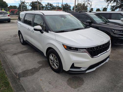 2024 Kia Carnival LX