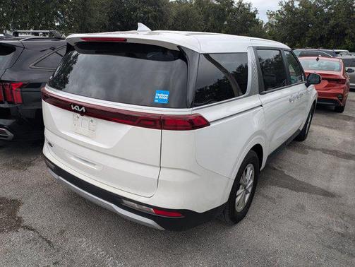 2024 Kia Carnival LX