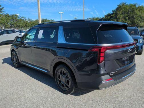 2025 Kia Carnival SX