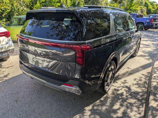 2025 Kia Carnival SX