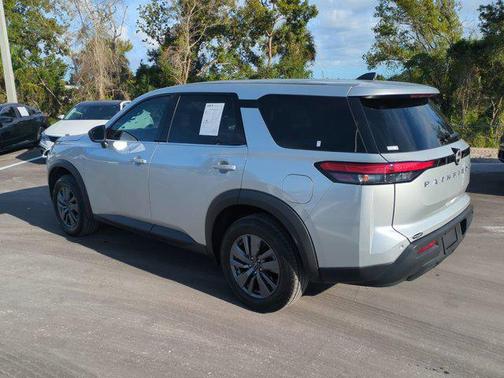 2023 Nissan Pathfinder S FWD