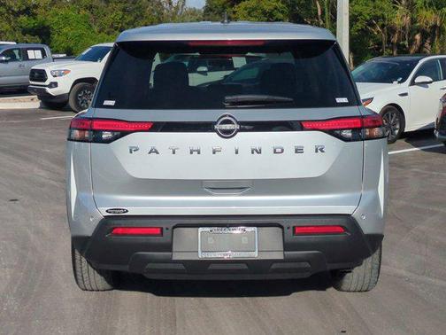 2023 Nissan Pathfinder S FWD