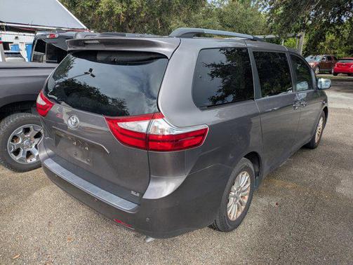 2015 Toyota Sienna XLE